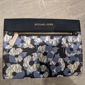 New  WITHOUT TAGS Michael Kors Hailee crossbody